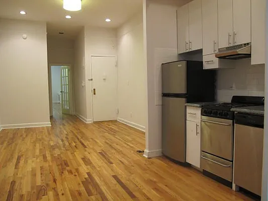 Rented by Metropolis Real Estate of Manhattan | media 22