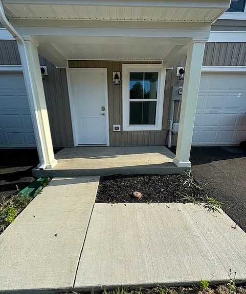 121 Europa Way — Photo 3