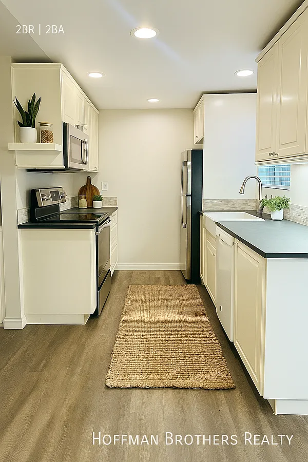 Photo 2 of 7 - 2422 Graham Ave #114 - Redondo Beach, CA Building Photo - 2422 Graham Ave #114