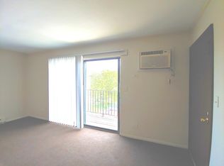 154 Quail Run Ct #3B, Carol Stream, IL 60188