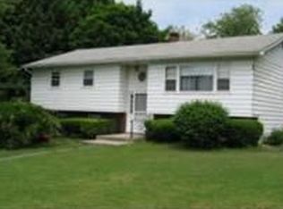 2 Blossom Hill Dr, Marlboro, NY 12542