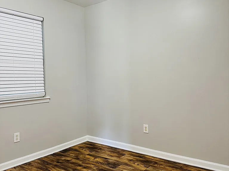420 S Maple St — Photo 9