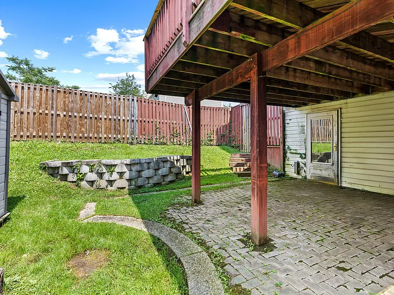 5411 Castlestone Dr — Photo 38