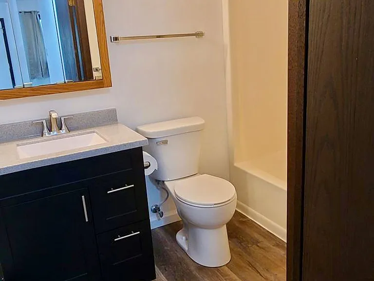 560 Valley Dr — Photo 6