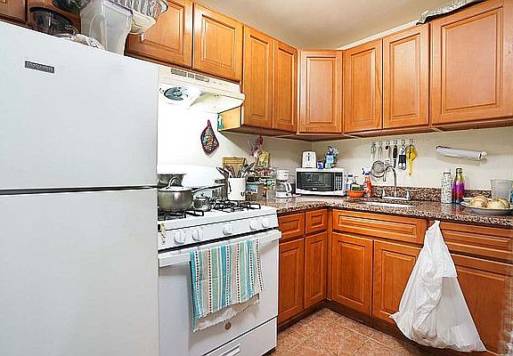 4th image of 2232 1st Ave #5C