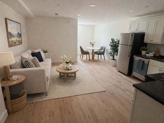 2nd image of 157 Green St #11521166