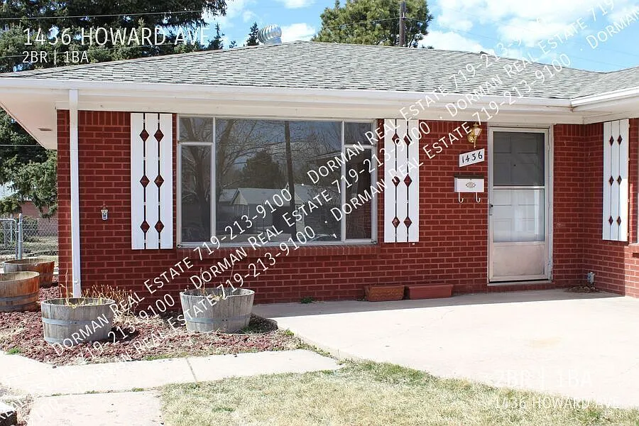 Charming 2-Bedroom Duplex with Hardwood Floors & Private Fenced Backyard — Photo 1