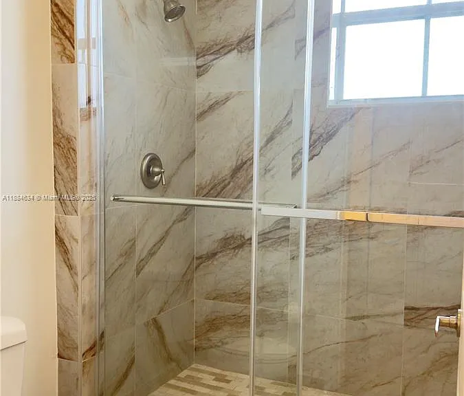 924 SW 143rd Ter — Photo 6