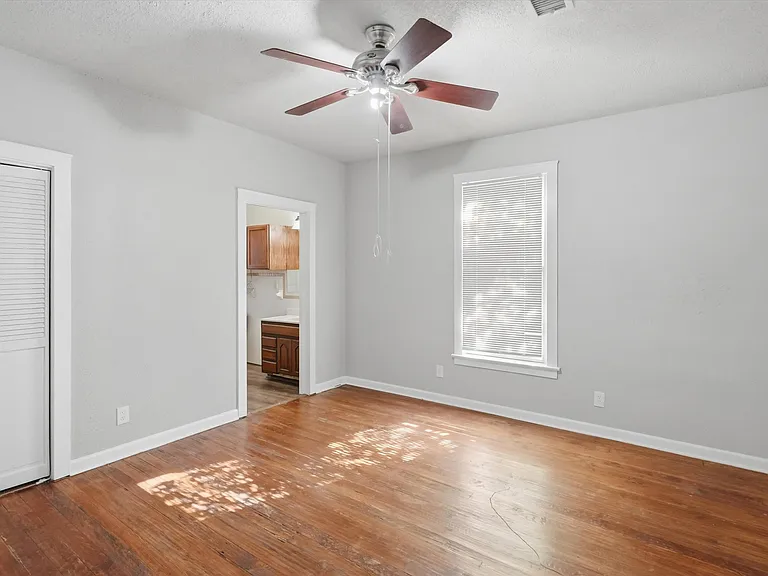 411 Poindexter Ave — Photo 14