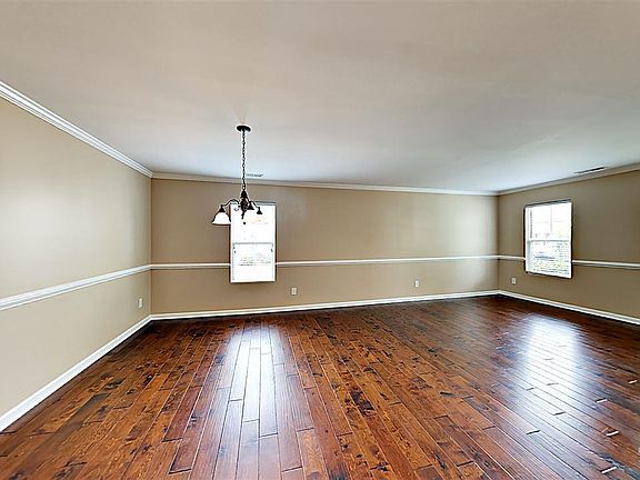 3rd image of 217 Norwood Ct S