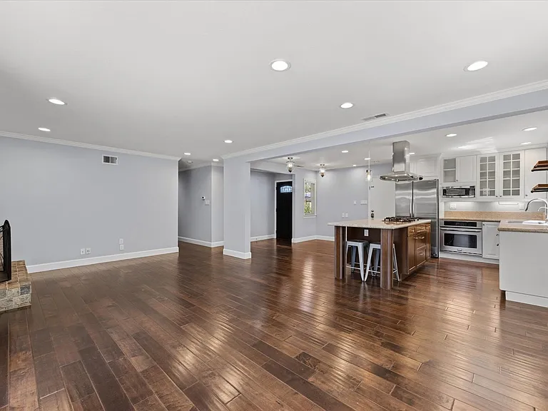 2464 Aram Ave — Photo 3