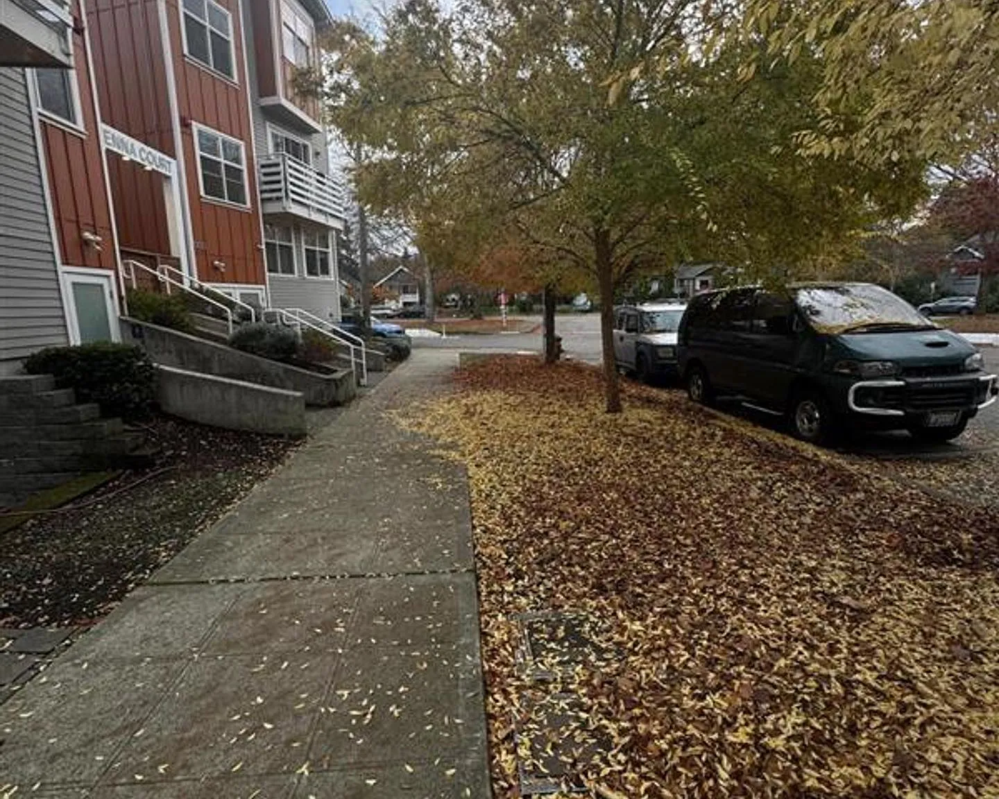 Beautiful Studio Apartments Situated in the Quiet Ravenna Neighborhood — Photo 1