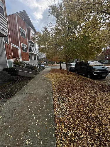 900 NE Ravenna Blvd Photo 1
