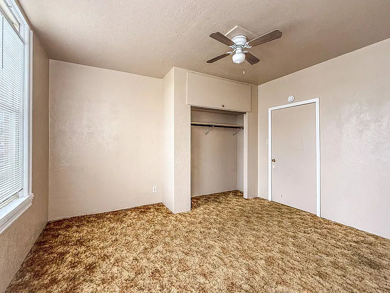 Fourth Avenue Six-Plex — Photo 9