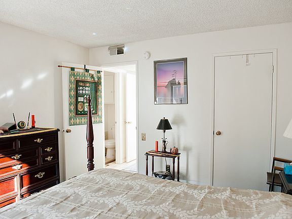 3rd image of 2406 Larkspur Ln APT 253