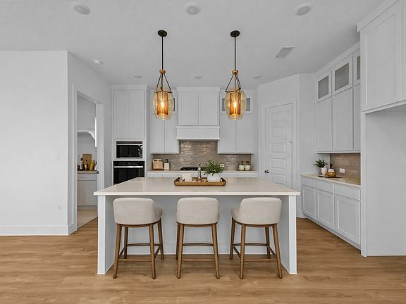 3rd image of 3541 Wardie Pl