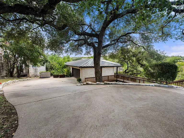 202 Top O The Lake Dr — Photo 39