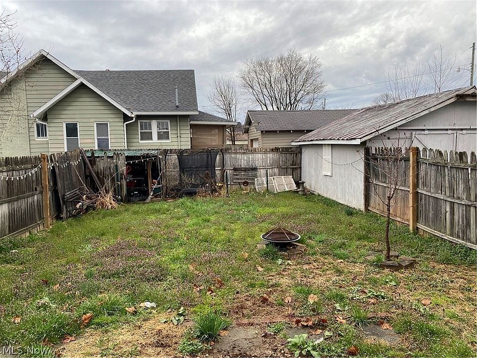 2nd image of 403 32nd St