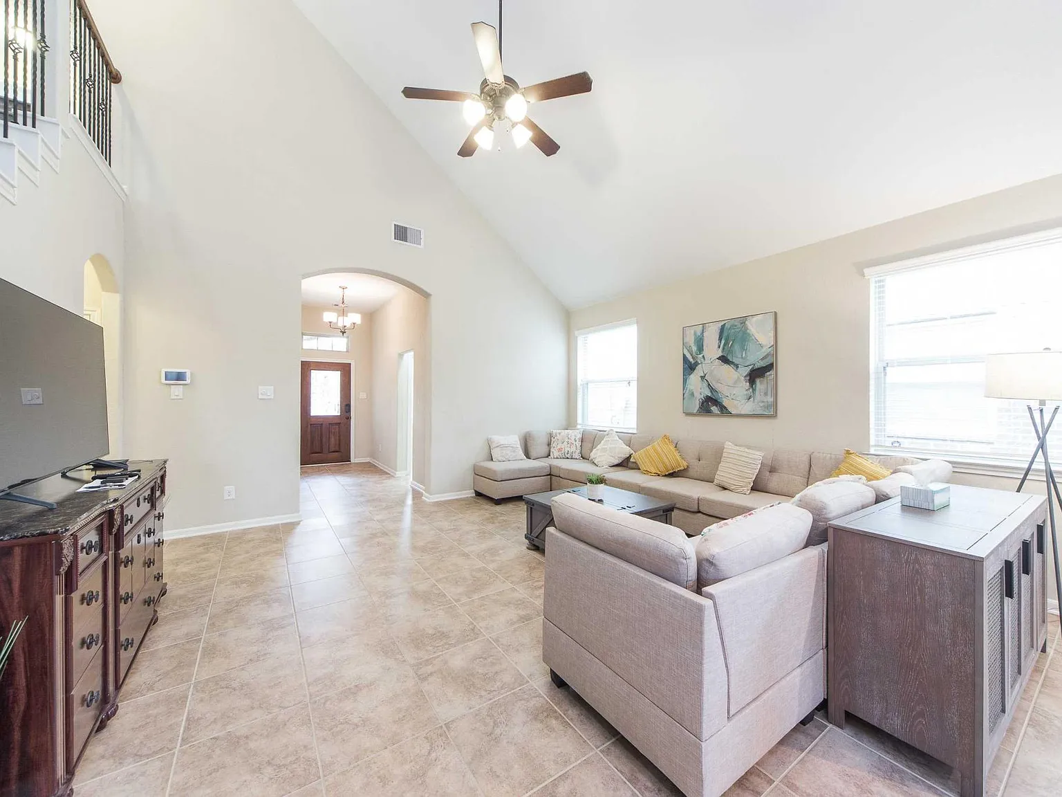 4 bed, 2.5 bath, 2168 sqft, $6,000 — Photo 2