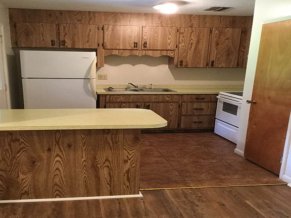 3rd image of 301 SW Leisure Dr #102