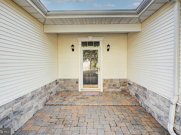 4th image of 17 Reef Ln