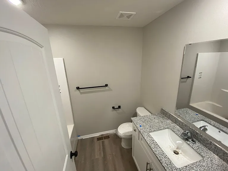 406 E Wright St — Photo 14