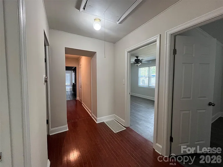 1120 Hensley Rd W — Photo 7