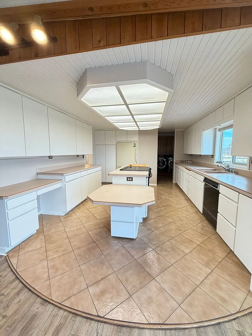 Escape to the Country- 4 Bedroom Home for rent! — Photo 2