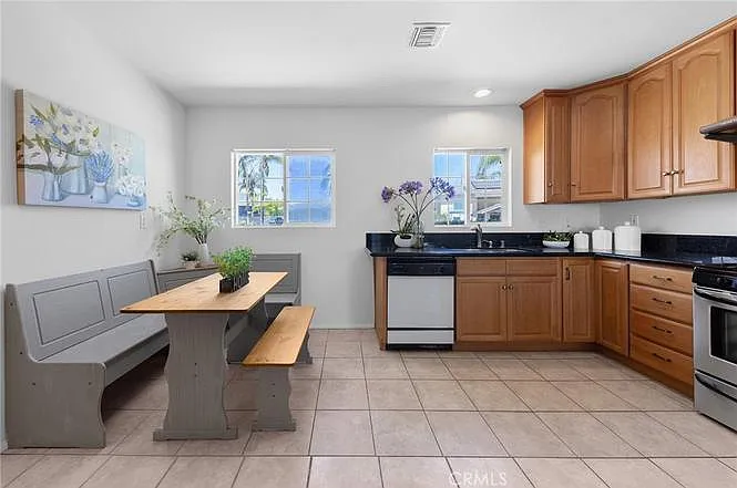 1003 Langley Way — Photo 33