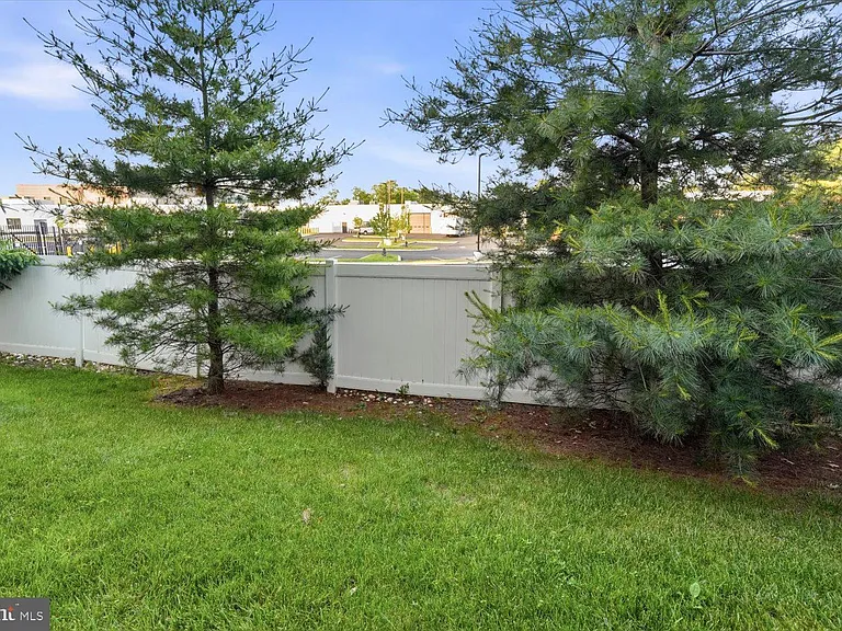 145 Mercer Ct — Photo 29