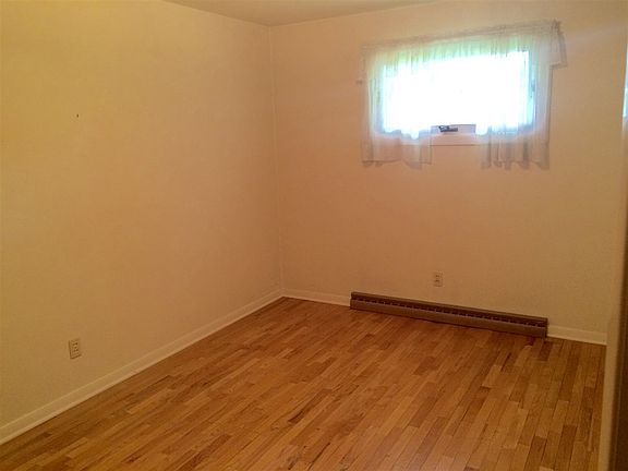 3rd image of 59755 Middleboro St