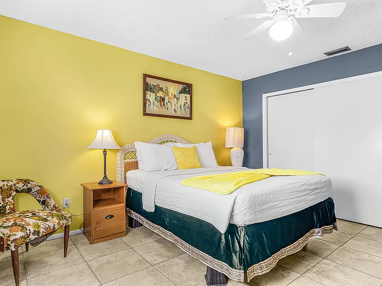 152 SW 47th Ter #5 — Photo 7