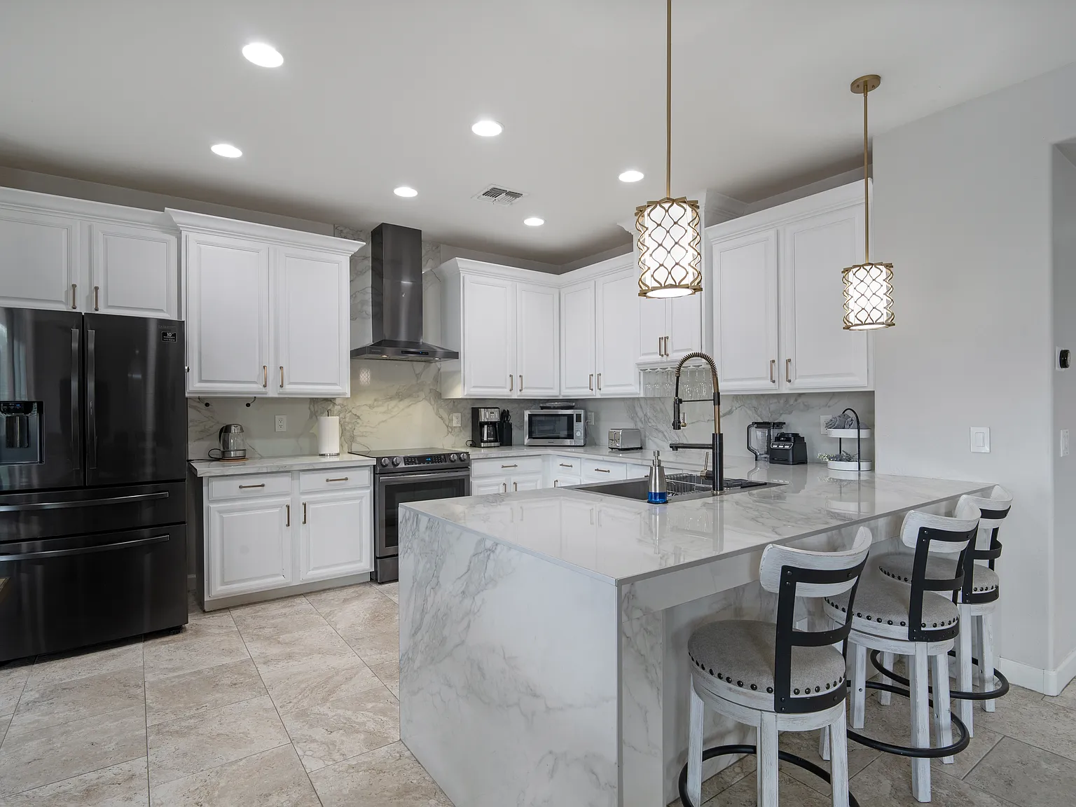 4 bed, 2507 sqft, $4,000 — Photo 1