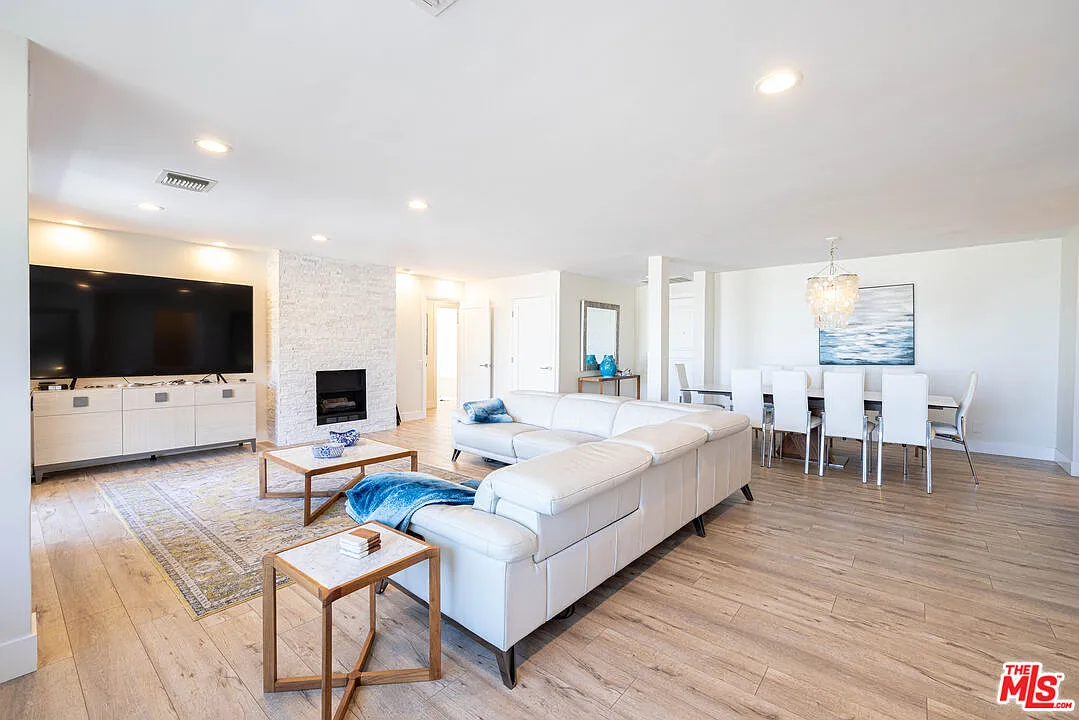 2 bed, 2.0 bath, 1453 sqft, $10,000 — Photo 4