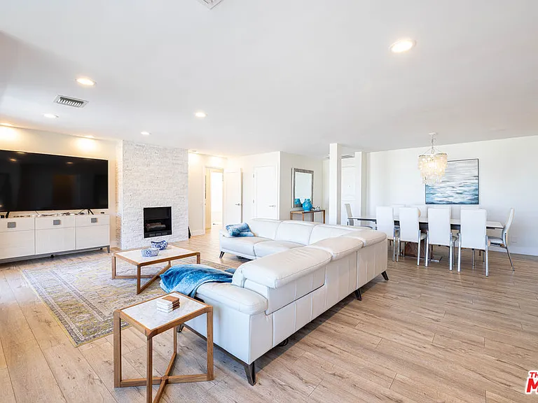 723 Palisades Beach Rd #318 — Photo 4