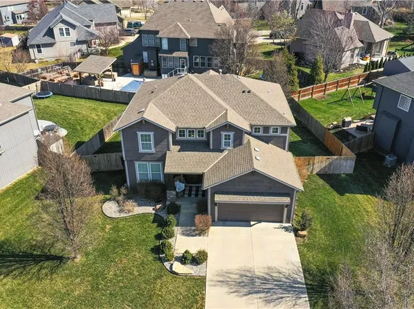 10218 Theden Cir, Lenexa, KS 66220