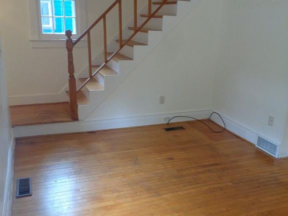 4th image of 1112 Wellington Ct