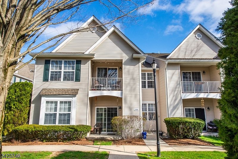 1st image of 366 Cambridge Dr