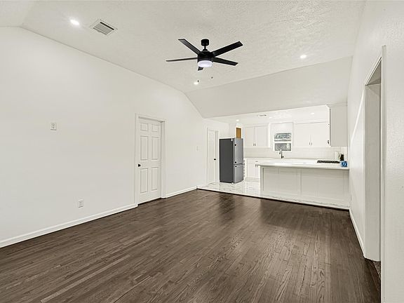 3rd image of 7101 Goforth St