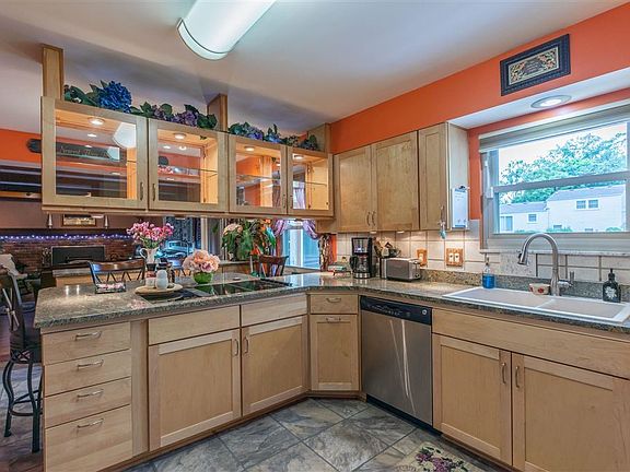 5th image of 6611 Goldenrod Dr