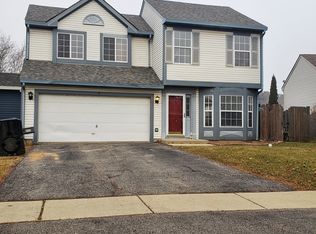 8 W Rustic Ln, Round Lake Beach, IL 60073