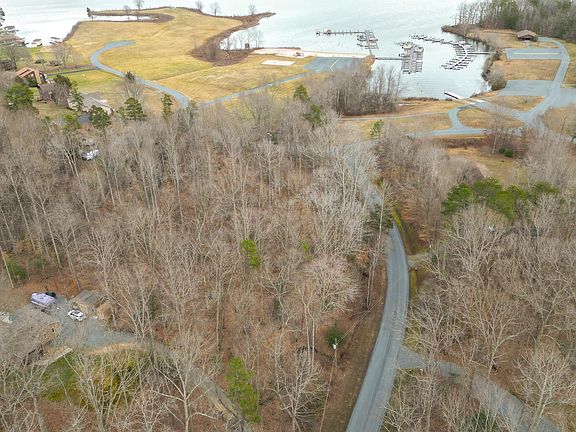 5th image of Lakewood Cir