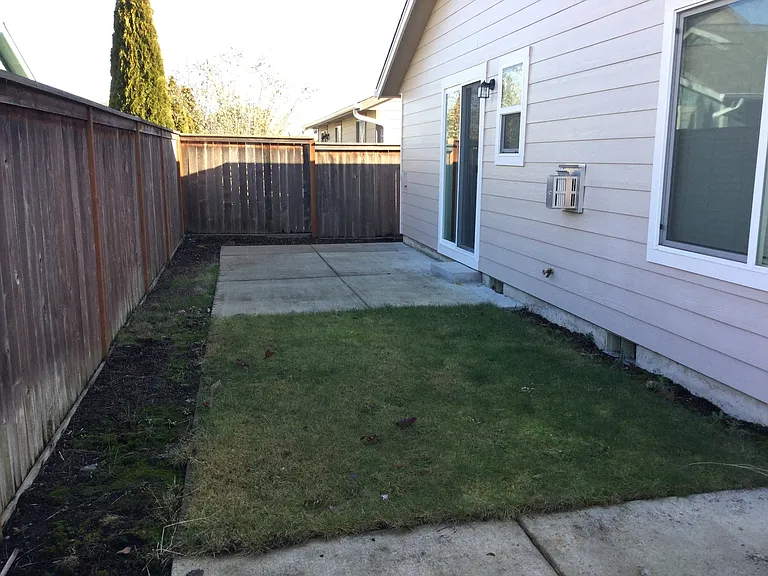 4067 Somerset Dr NE — Photo 9