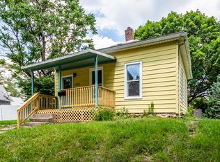 377 31st St SE, Cedar Rapids, IA 52403