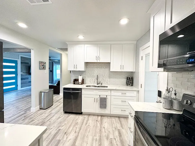 414 Templeton Dr — Photo 5