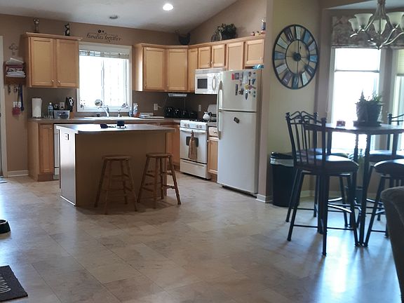 3rd image of 2807 Creekside Ct
