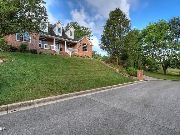 3rd image of 3907 Wayland Blvd