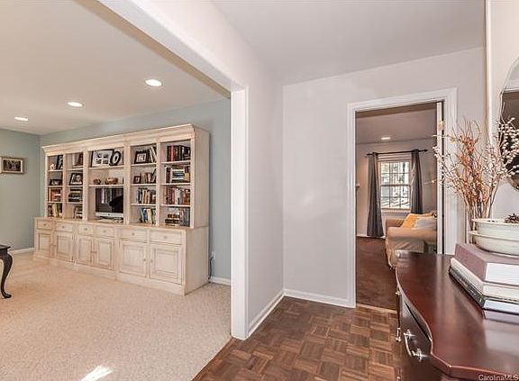 3rd image of 8524 Woodthorn Pl