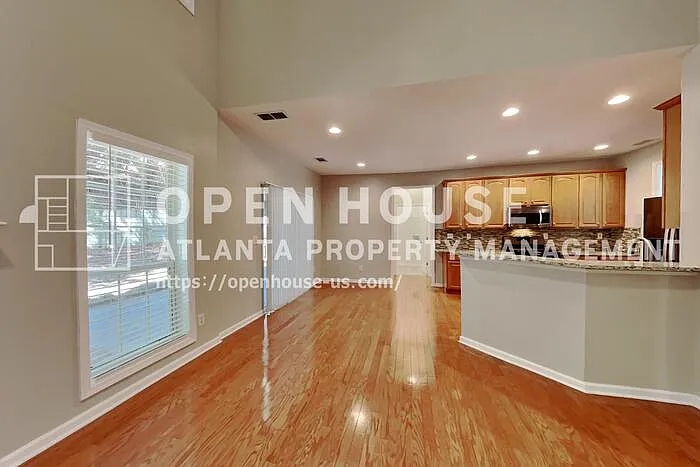 3 bed, 2.5 bath, 2305 sqft, $2,675 — Photo 3