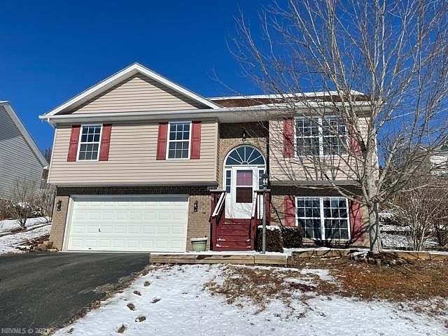 1st image of 140 Wistaria Dr